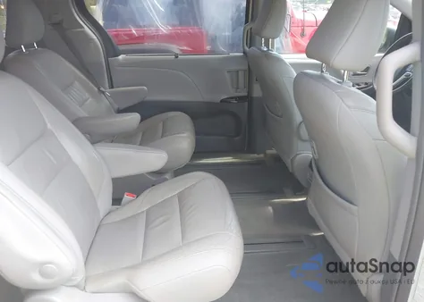 2018 Toyota Sienna Xle 7 Passenger z USA, uszkodzony, nr VIN 5TDDZ3DC0JS191415